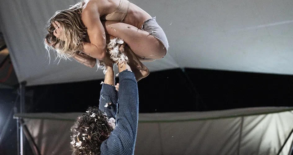 Crique Aïtal. A ciel ouvert. Crédit photo Mario del Curto